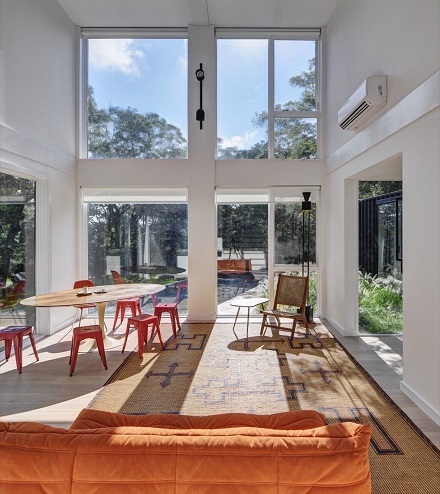 Salón, sala de estar con doble altura, luz_natural